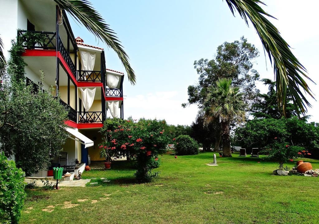 Apartments Karpetis A Green Paradise Psakoudia Quarto foto