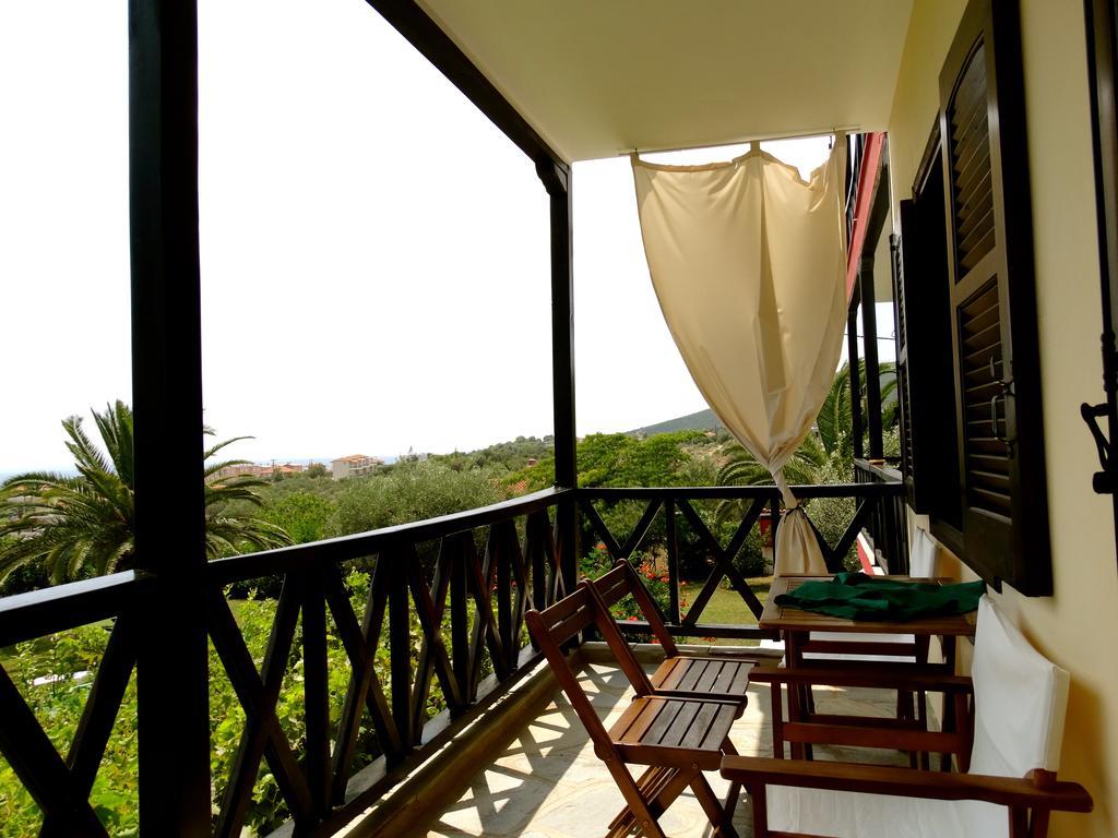 Apartments Karpetis A Green Paradise Psakoudia Quarto foto