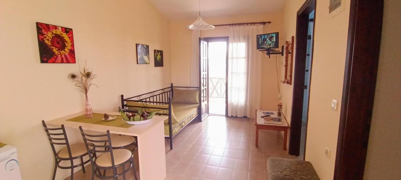 Apartments Karpetis A Green Paradise Psakoudia Exterior foto