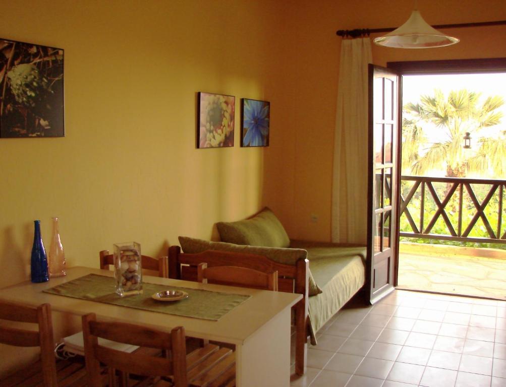 Apartments Karpetis A Green Paradise Psakoudia Quarto foto