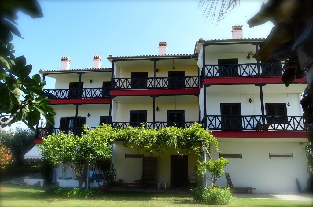 Apartments Karpetis A Green Paradise Psakoudia Exterior foto
